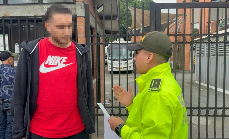 Alias “Pulga”, integrante clave de “Los Chatas”, fue capturado en Medellín para cumplir condena por narcotráfico tras seis años de actividad criminal.