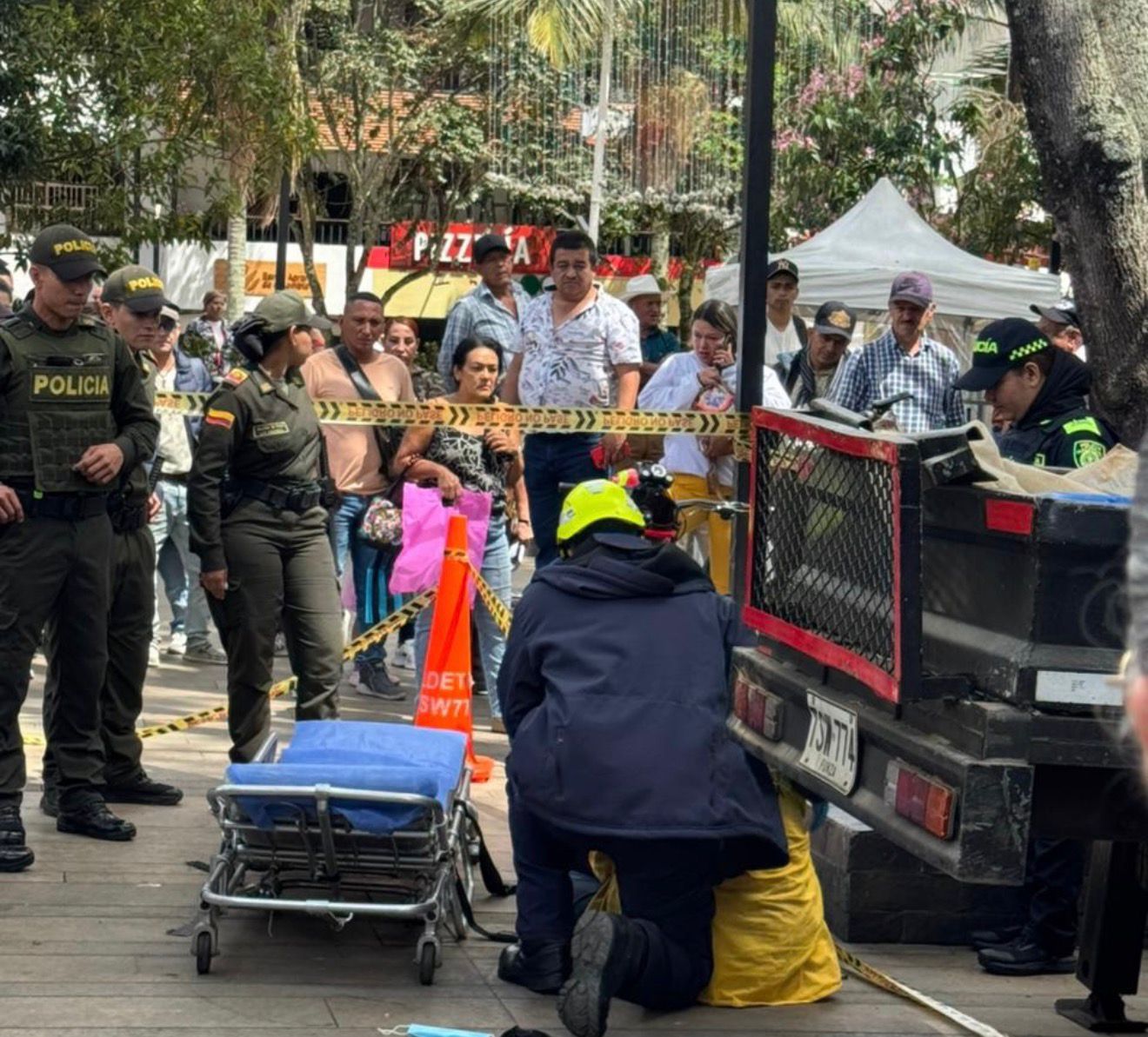 Trabajador sufrió accidente laboral en el parque principal de La Ceja tras descarga eléctrica