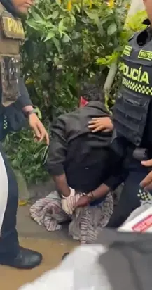 Sicario disparó a quemarropa contra un comerciante en Antioquia, pero el empleado de la víctima no lo dejó escapar