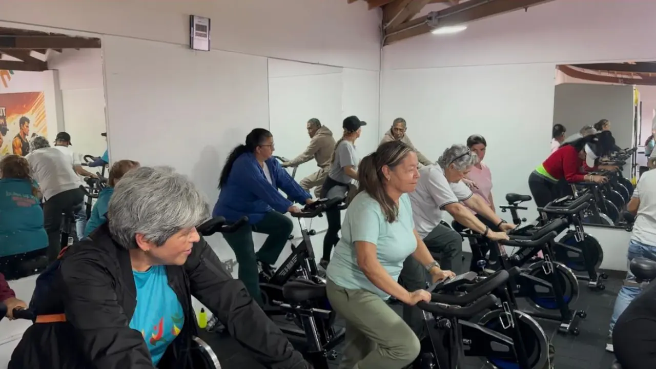Comunidad de Los Sauces recibe gimnasio con máquinas nuevas y espacios para entrenar