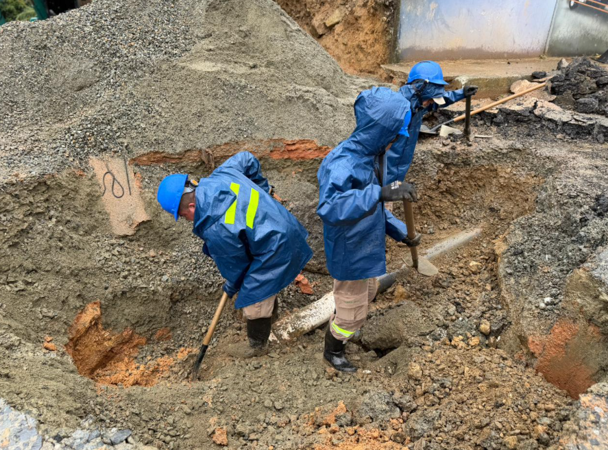Hundimiento en vía de acceso a Guarne intervenida genera cierre preventivo