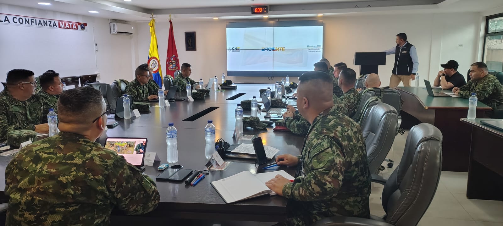 Capacitan en Antioquia a integrantes de la fuerza pública para verificación digital en elecciones de 2026