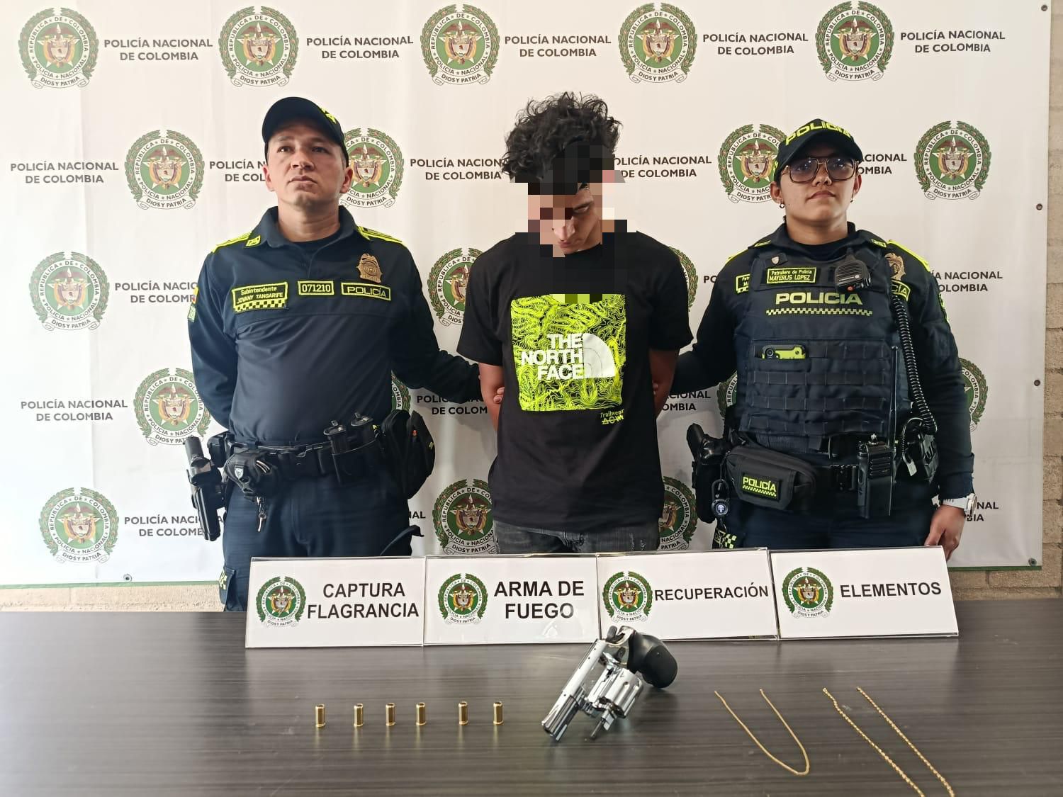 Con ayuda de cámaras, un hombre fue capturado minutos después de robar cadenas de oro en Belén