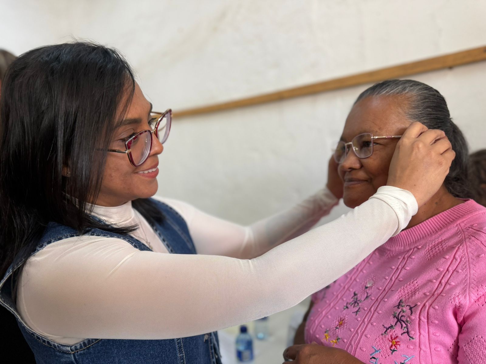 Adultos mayores de Abejorral recibieron lentes gratuitos gracias a inversión en salud visual