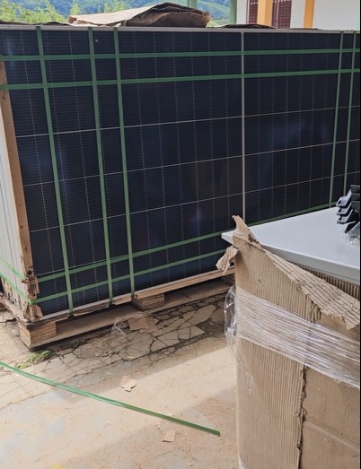 Paneles solares llegan a veredas apartadas de San Carlos y benefician a 18 familias campesinas