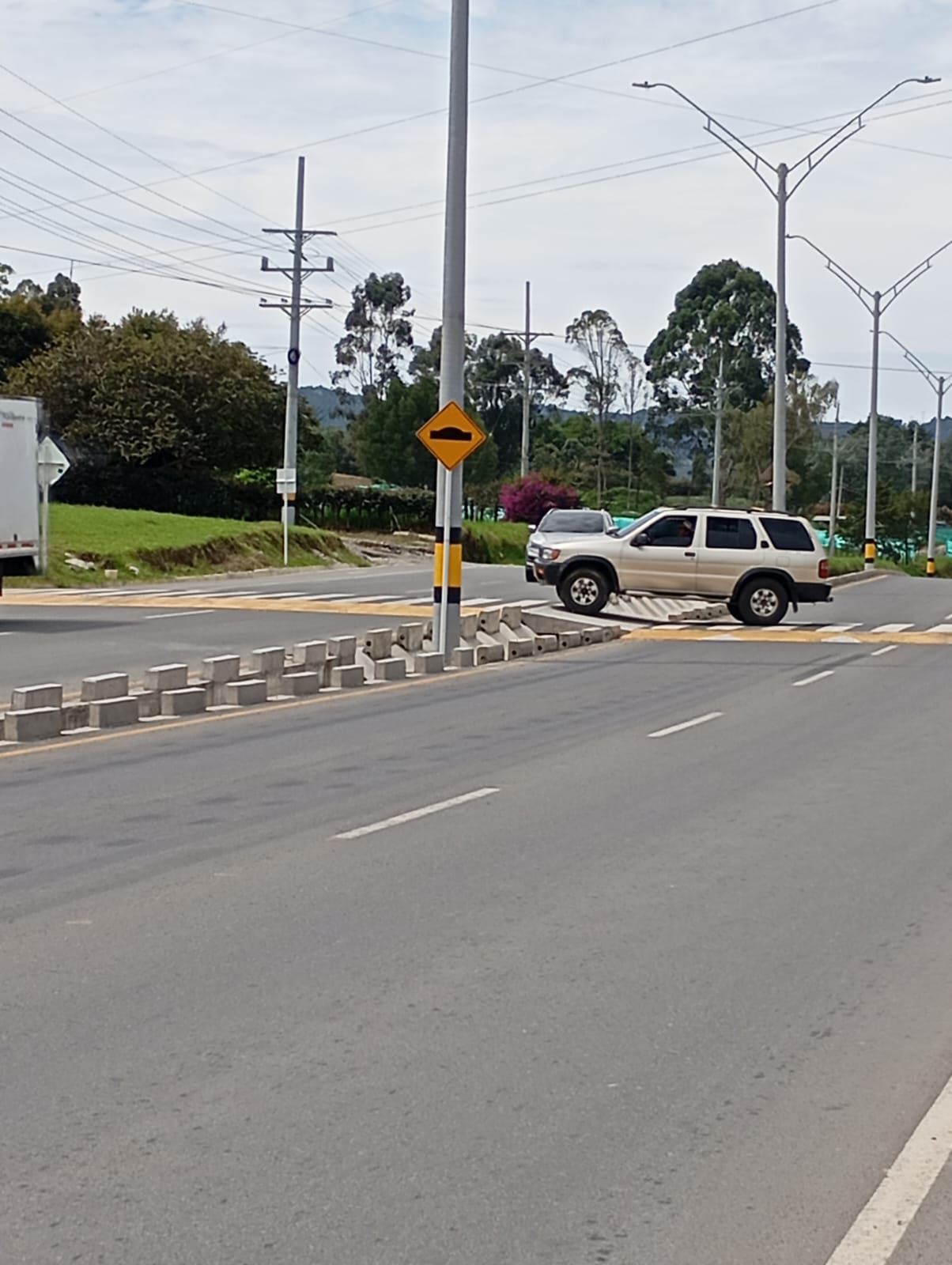 Riesgo en la vía La Ceja – Rionegro: denuncian maniobra peligrosa en sector Maitama