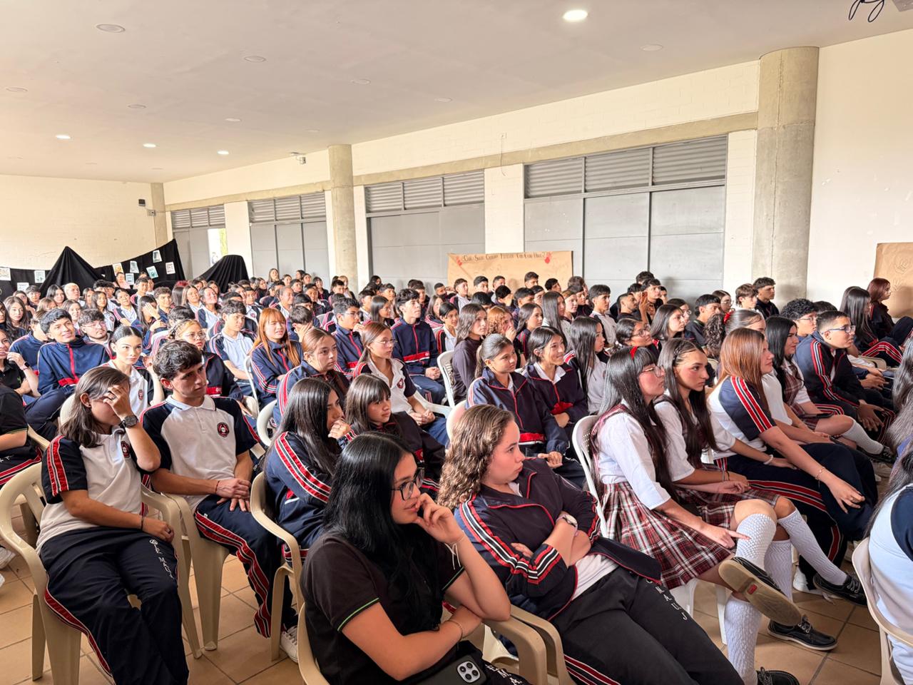 La Ceja regula uso del celular en colegios para reducir distracciones en el aula