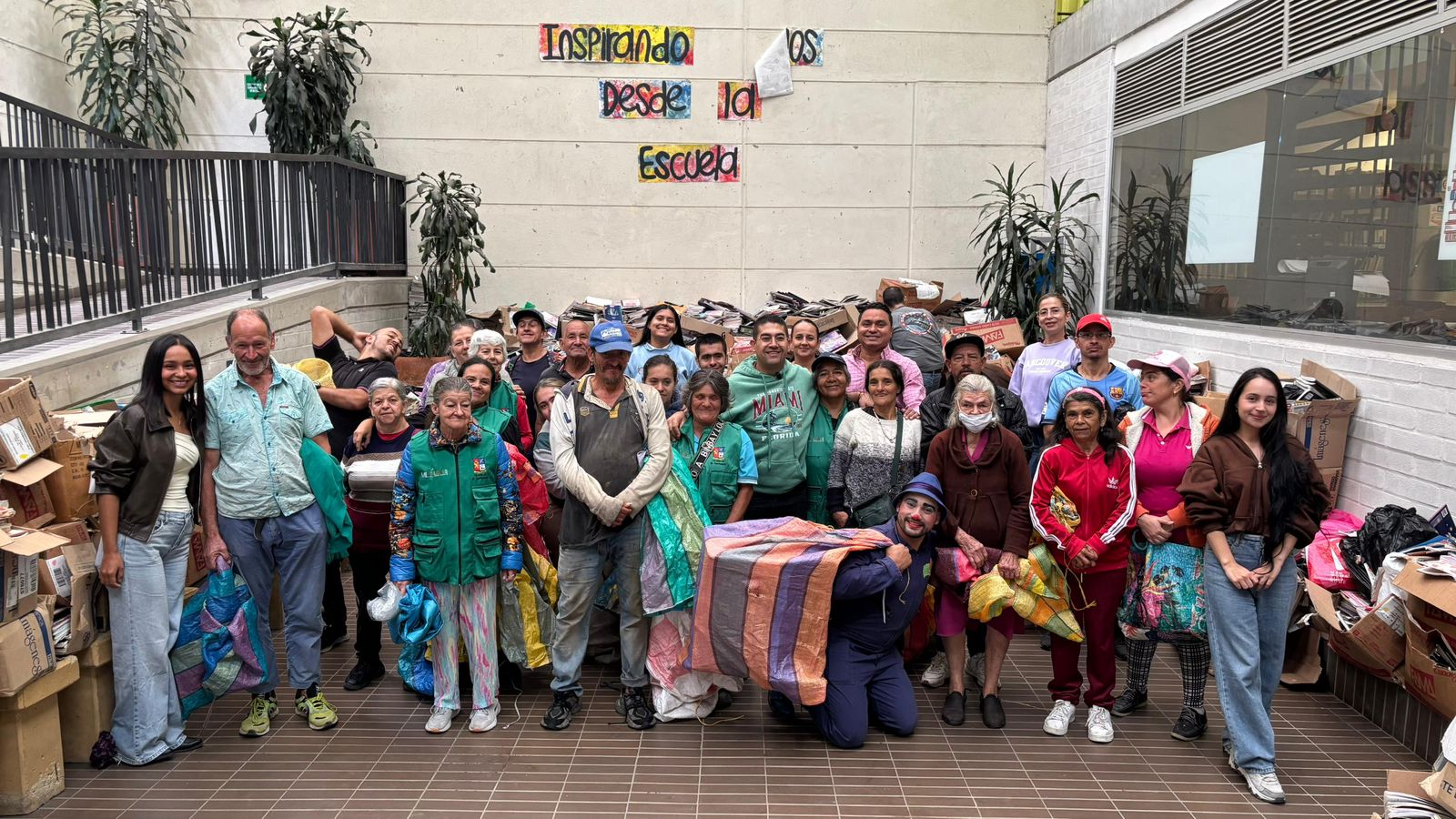 En El Santuario, 120 mil cuadernos usados se transforman en apoyo directo para recicladores