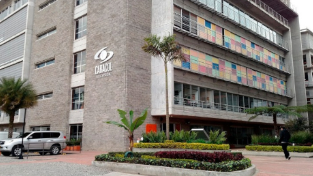 Caracol activa investigaciones internas tras denuncias por presunto acoso en el entorno laboral del canal