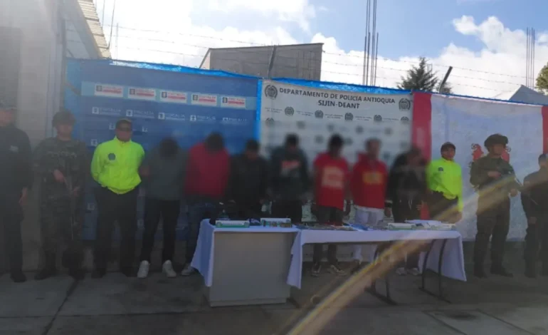 Siete capturados en El Santuario tras operativo simultáneo que dejó armas y estupefacientes incautados