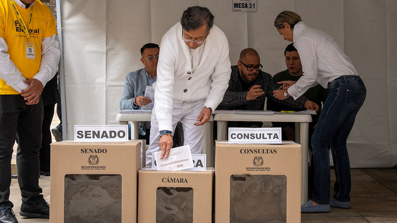 Gustavo Petro votó en la Plaza de Bolívar y llamó a los colombianos a elegir con responsabilidad el nuevo Congreso