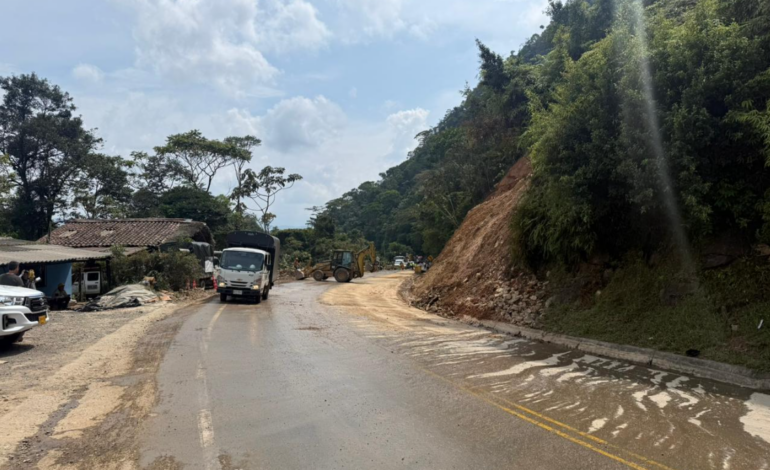 Reabren paso en la Autopista Medellín-Bogotá tras derrumbe en San Luis