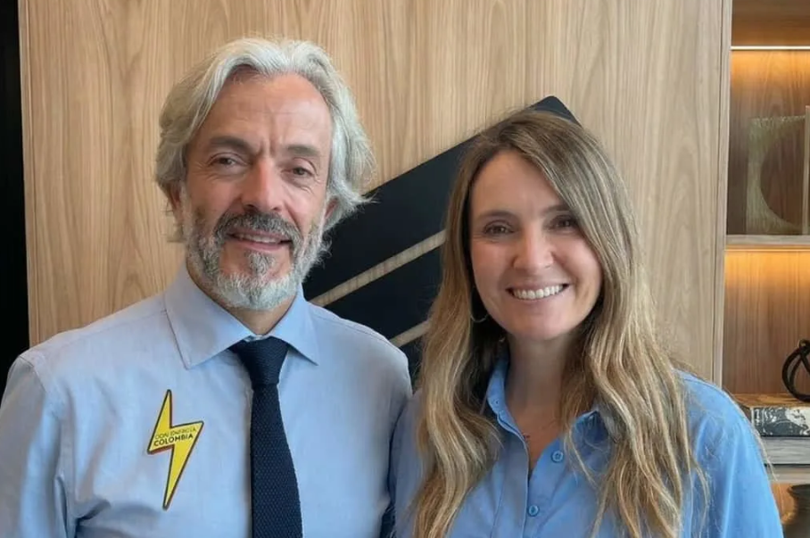 Dos aspirantes presidenciales declinan y respaldan fórmula de Paloma Valencia y Juan Daniel Oviedo