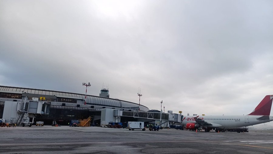 Niebla en la madrugada afecta operaciones aéreas en el aeropuerto José María Córdova