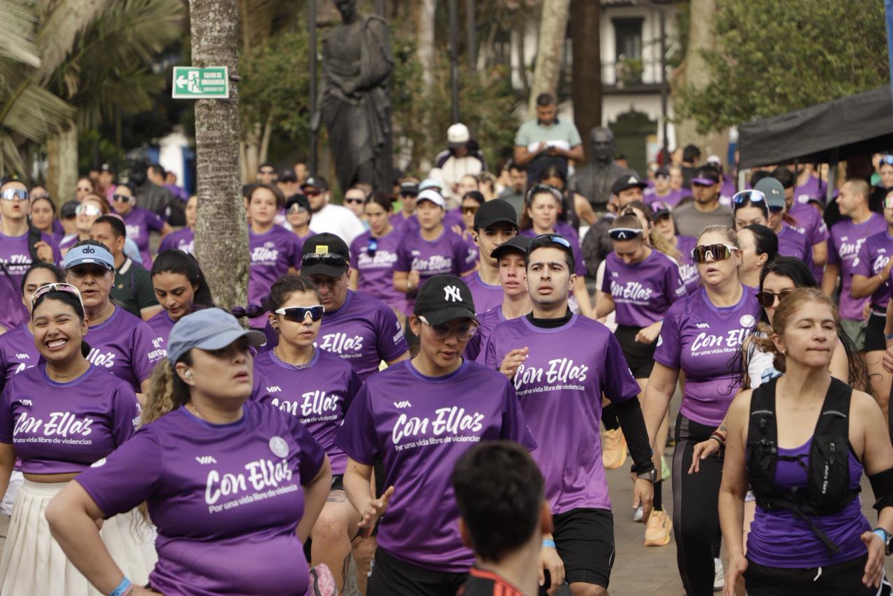 Carrera “Con Ellas” reunió a cientos de personas en La Ceja y promovió un mensaje contra las violencias