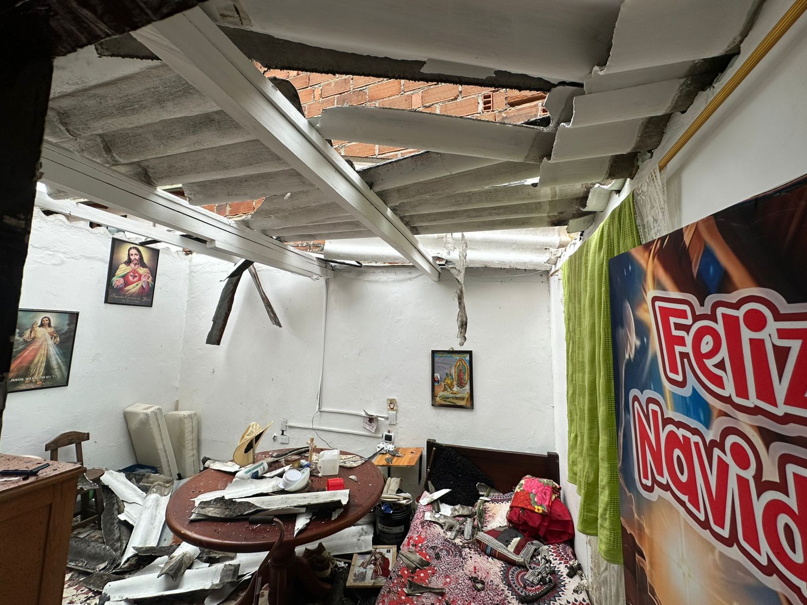 Explosión por fuga de gas deja una persona herida en vivienda de Rionegro