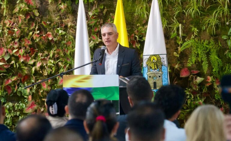 obernador Andrés Julián Rendón y alcalde Federico Gutiérrez instalan jornada electoral en Antioquia