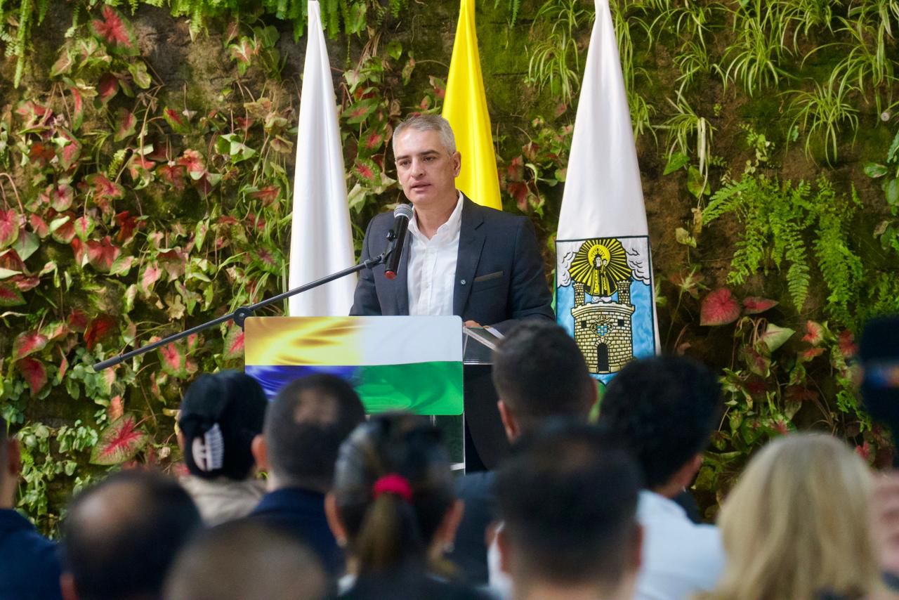 Gobernador Andrés Julián Rendón y alcalde Federico Gutiérrez instalaron la jornada electoral en Antioquia