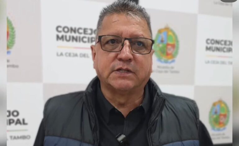 concejal Arturo Bolívar pide disculpas a estudiantes de la Institución Educativa Bernardo Uribe Londoño