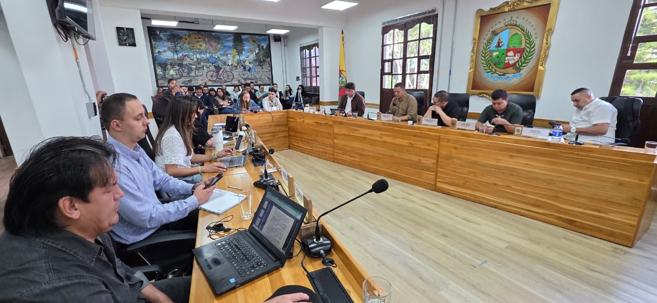 El BUL le da la espalda al Concejo en debate del hospital: decisión rompe el diálogo en La Ceja