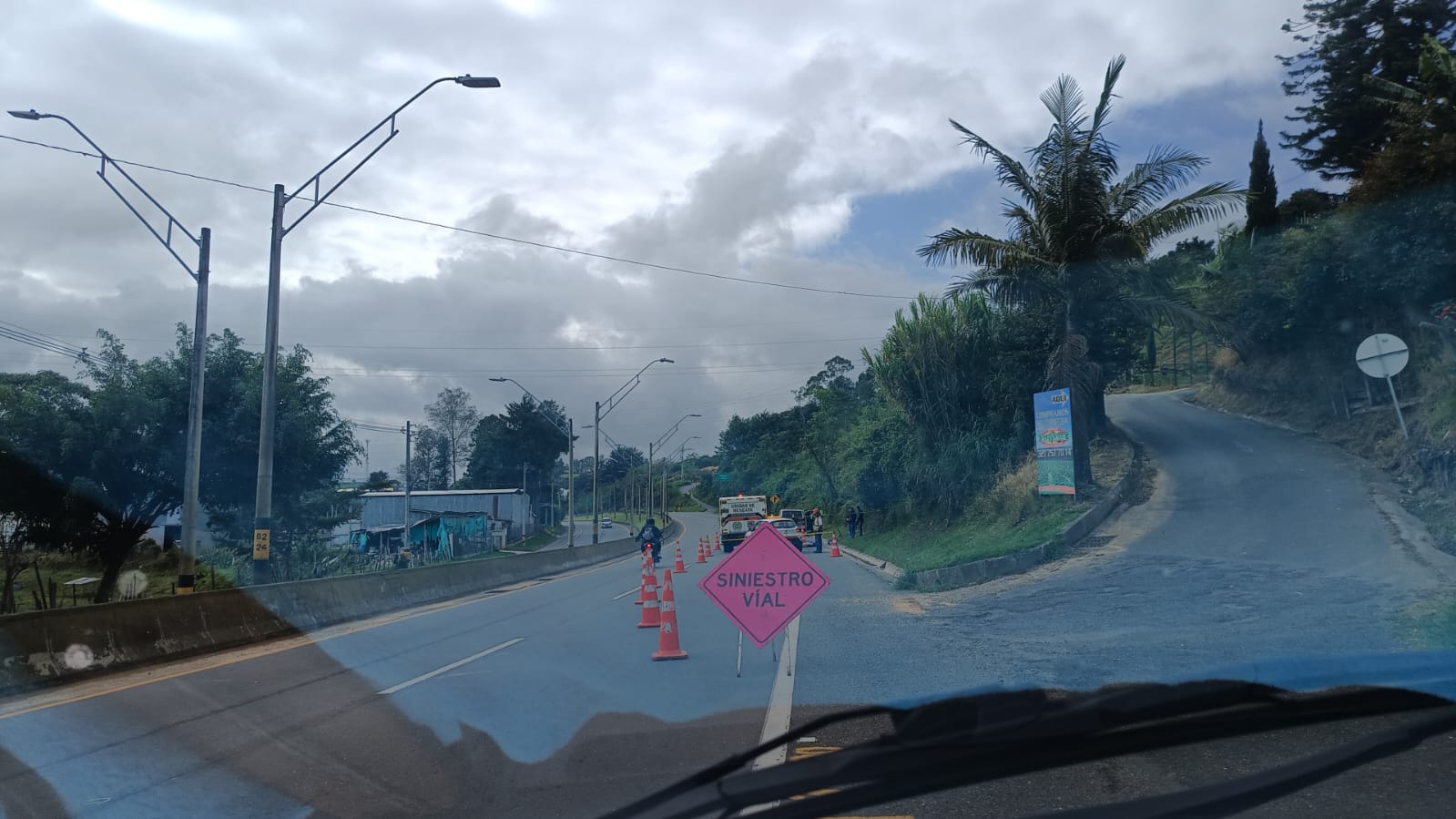 Ciclista murió tras ser atropellado en la autopista Medellín–Bogotá: conductor habría huido del lugar