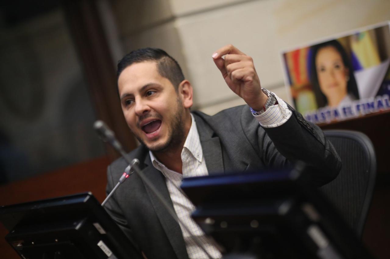 Esteban Quintero cita a debate a la Aerocivil tras accidente que dejó víctimas en las Fuerzas Militares