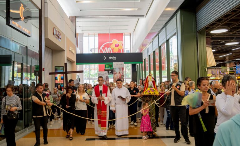 procesión de Semana Santa en Marinilla Antioquia con fieles