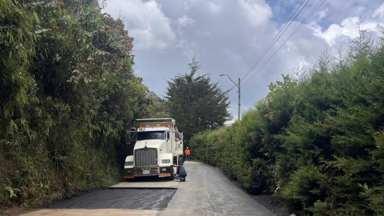 Alcaldía de Guarne inicia trabajos en la vía Yolombal tras coordinación con la Gobernación de Antioquia