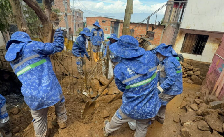 Alcaldía de Medellín sigue atendiendo emergencia por lluvias que dejaron un niño muerto y decenas de casas afectadas