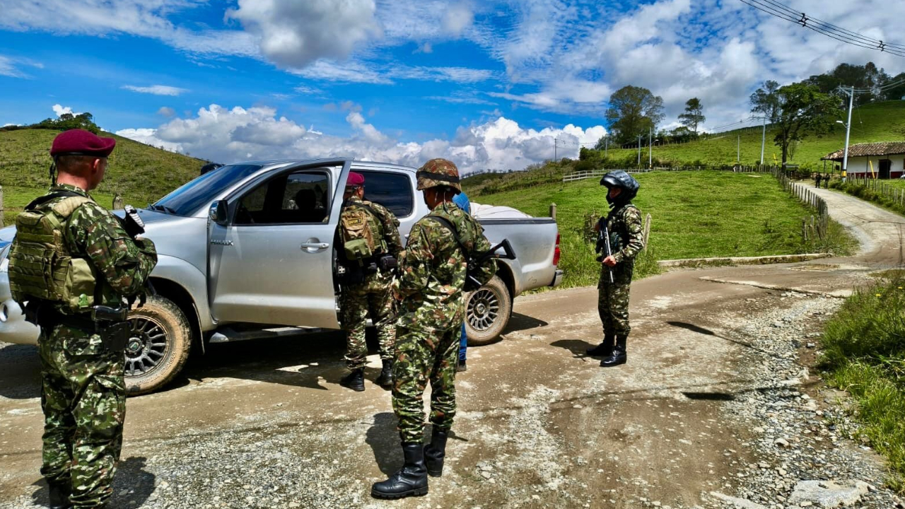 Ejército intensifica operativos en Marinilla con controles en vías, verificación de antecedentes y mayor presencia en zonas estratégicas
