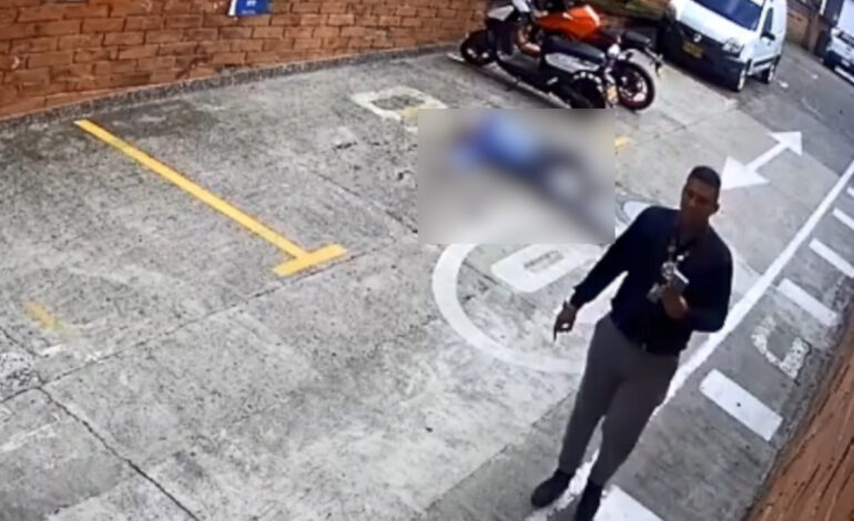 Hombre se metió a la brava a sede de la Secretaría de Movilidad y dejó herido a guarda de seguridad; Quedó grabado