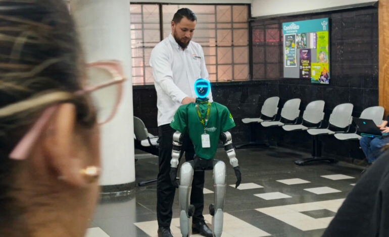 Robot humanoide llega a Comfenalco para transformar las pausas activas