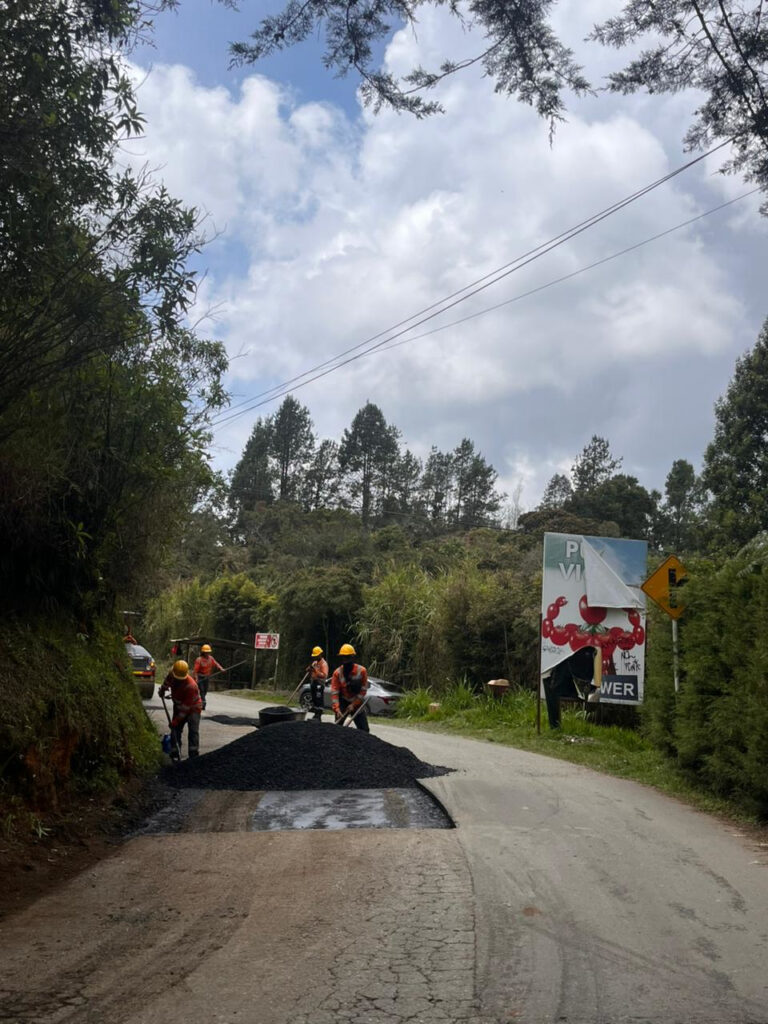 Alcaldía de Guarne inicia trabajos en la vía Yolombal tras coordinación con la Gobernación de Antioquia