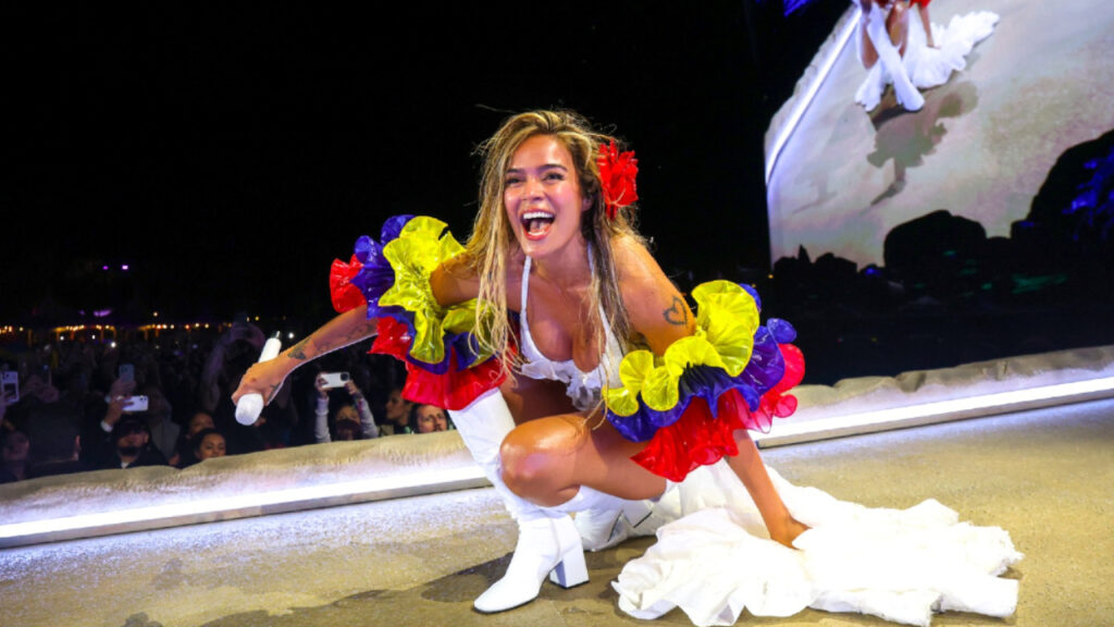 Karol G se convierte en la primera mujer latina en liderar Coachella y deja una noche que marca al festival
