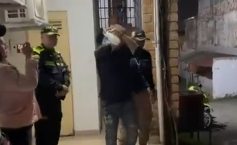 operativo de migración colombia para expulsión de extranjero en Medellín