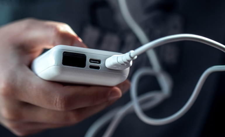 ¡Atención viajeros! Nuevas reglas en Colombia cambian cómo llevar power banks o baterías en avión