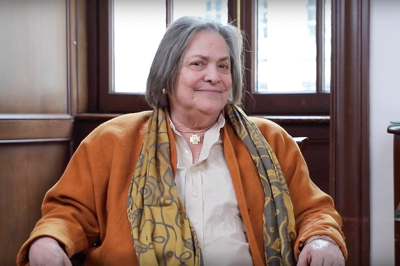 Clara López se baja de la carrera presidencial y se alinea con Iván Cepeda