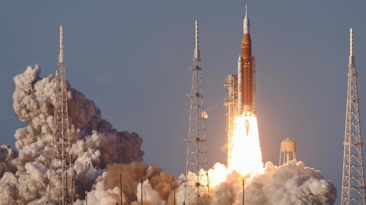 Cuatro astronautas inician viaje histórico alrededor de la Luna con Artemis II
