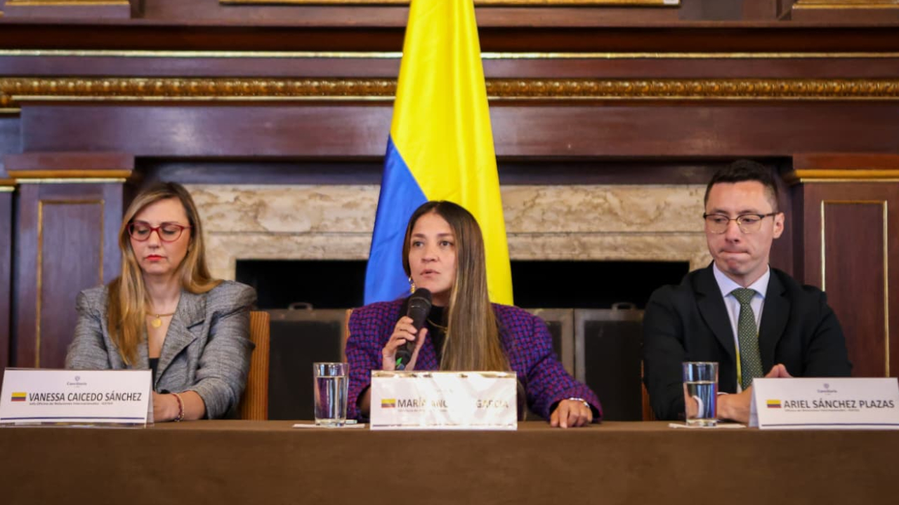 Gobierno abre becas a extranjeros para estudiar posgrado y español en Colombia