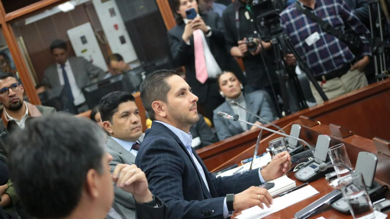 “Le están dando limosnas al aeropuerto José María Córdova de Rionegro”: senador Esteban Quintero