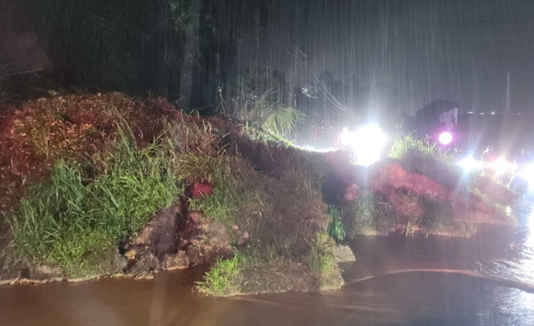 Reportan que no hay paso en la Medellín - Bogotá por deslizamiento; esto se sabe