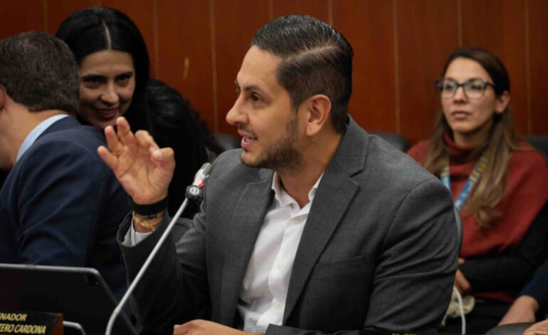 Senador Esteban Quintero avanza con proyecto que cambiaría destino del dinero de peajes