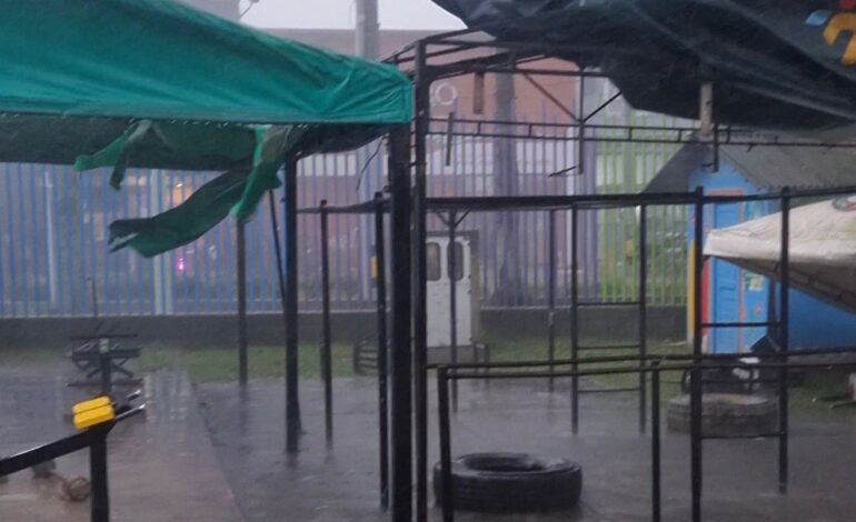 Daños en coliseo de La Ceja por fuerte vendaval