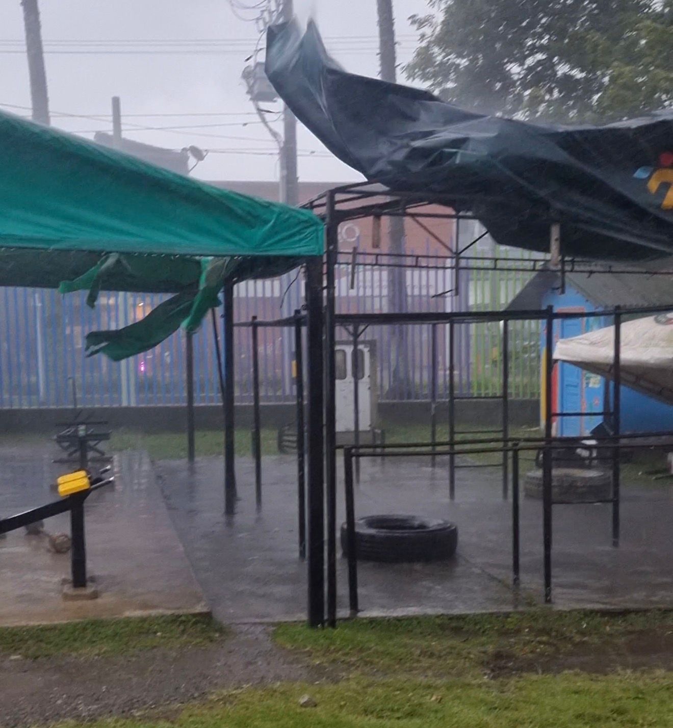 Vendaval en La Ceja deja daños en escenarios deportivos y obliga al cierre del Coliseo y el Gimnasio municipal
