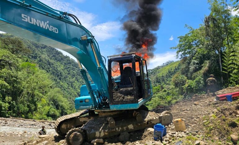 Ejército destruye maquinaria usada para minería ilegal en Nariño