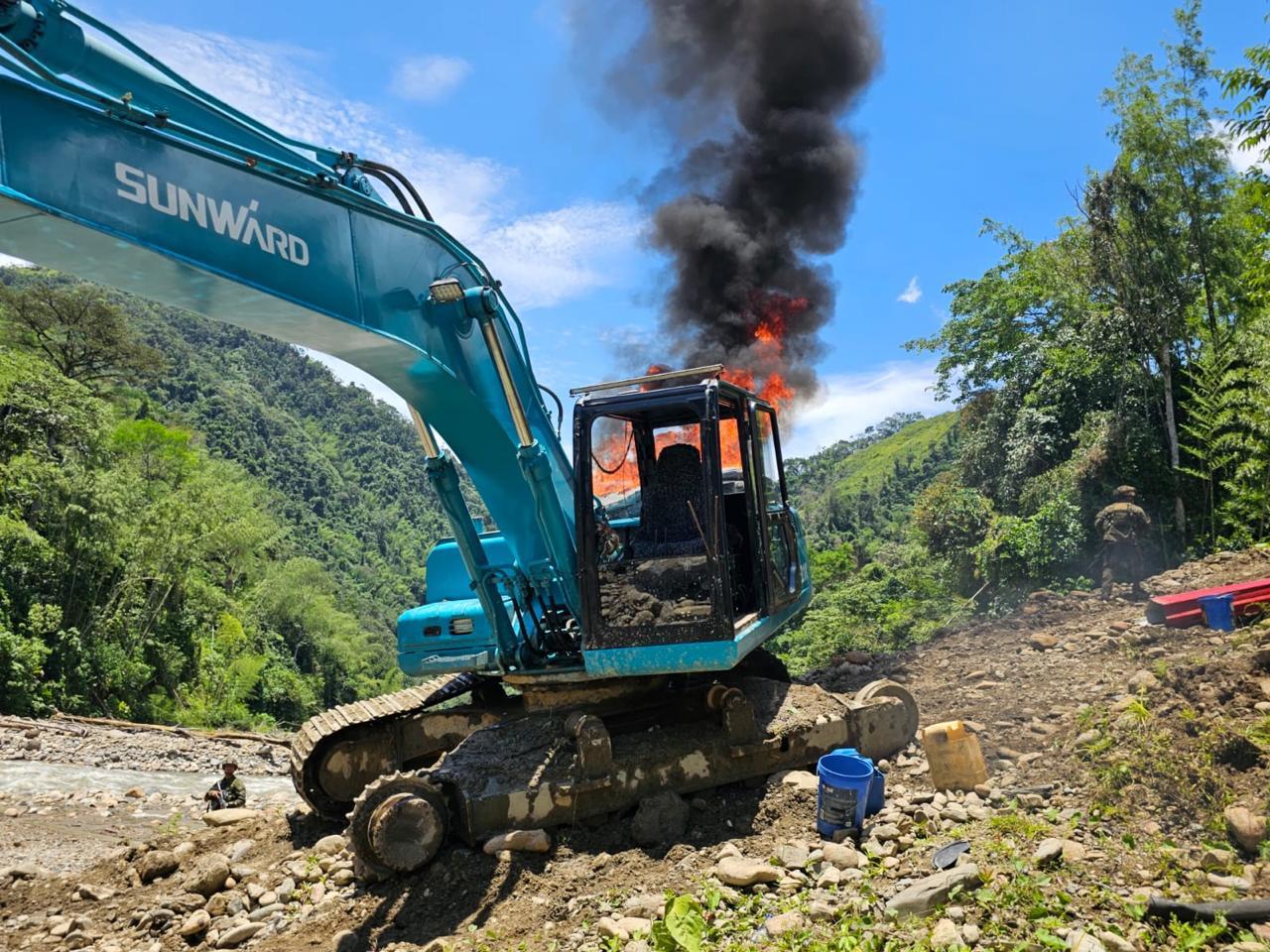 Ejército destruye maquinaria usada para minería ilegal en Nariño