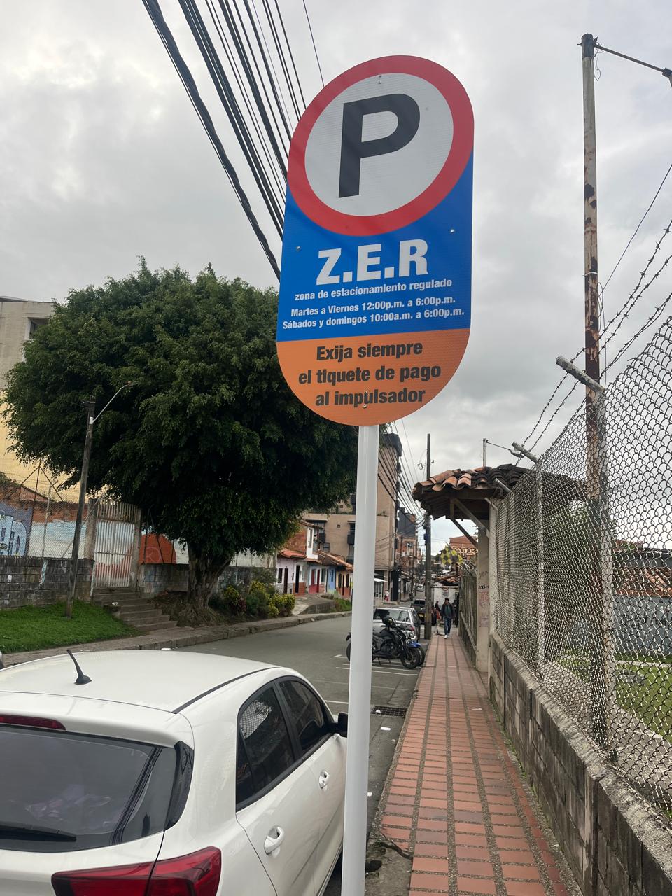 El Carmen de Viboral implementará zonas de estacionamiento regulado. ¿Cuándo empezarán a funcionar?
