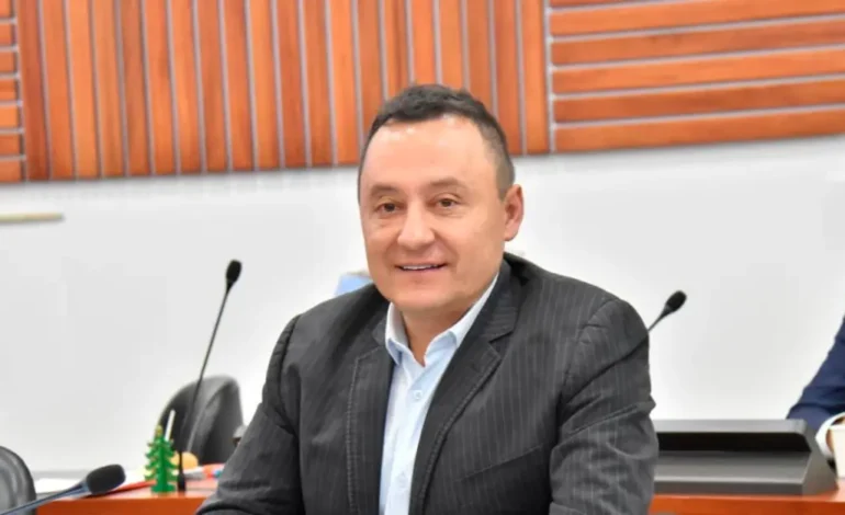 Elkin Ospina rompe con el Partido Verde y rechaza apoyar a Iván Cepeda