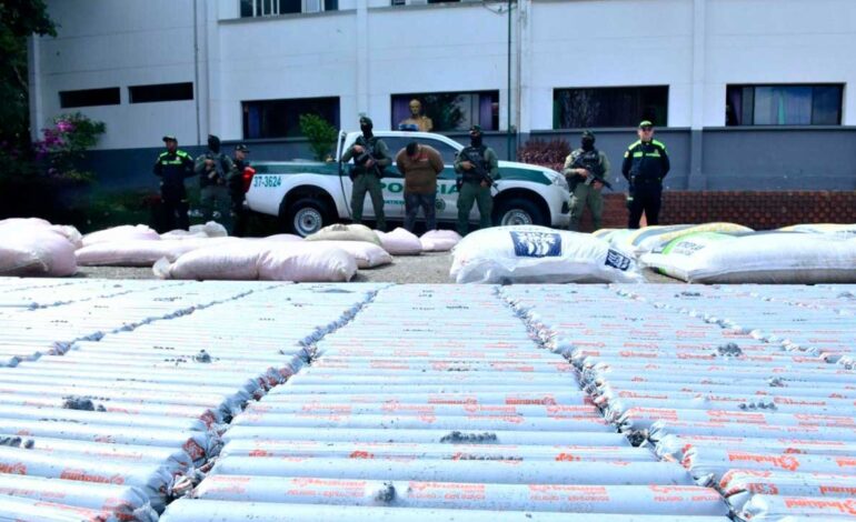Autoridades hallaron cinco toneladas de explosivos en Medellín