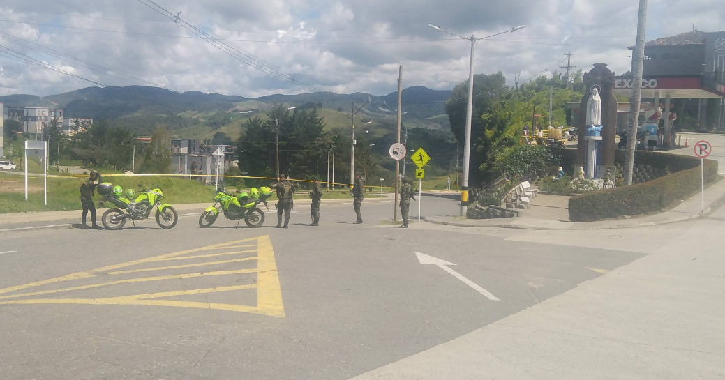 Alerta en Yarumal: Ejército verifica moto abandonada con posible explosivo cerca de la terminal de transporte